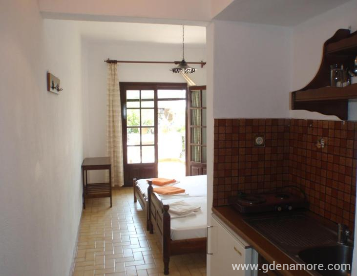 hotel alexander enterance (Copy)